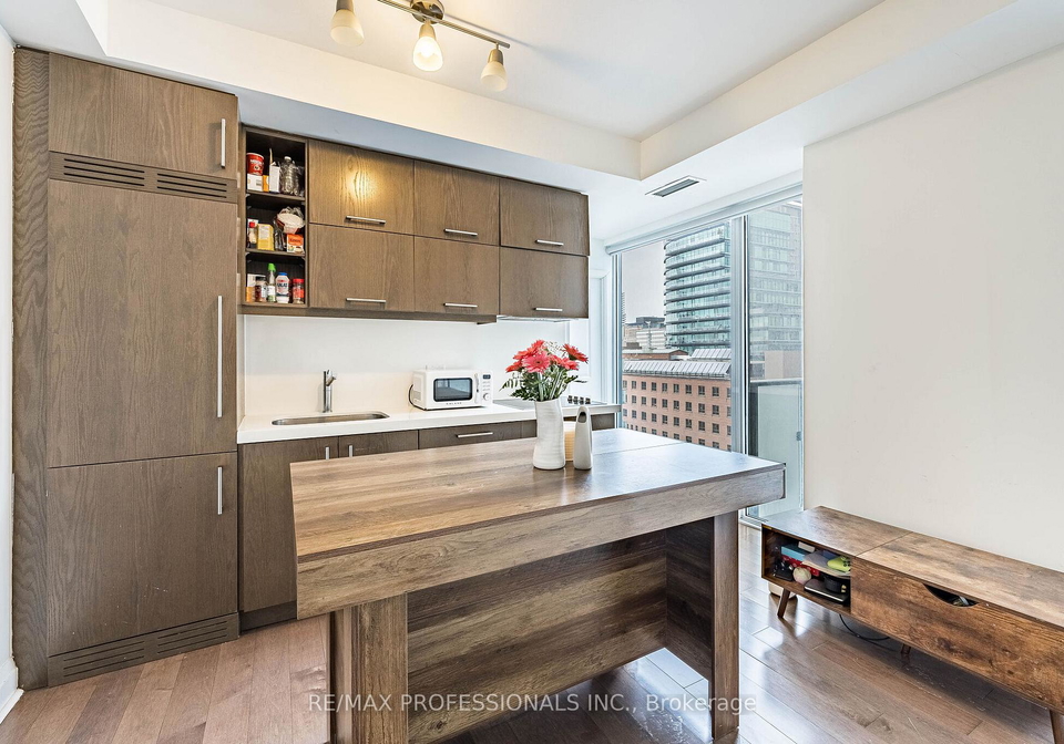 1080-bay-street-toronto-ontario-c12963134
