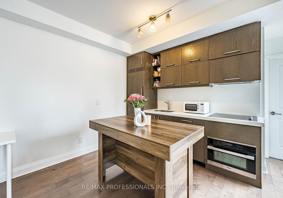 1080-bay-street-toronto-ontario-c12963134