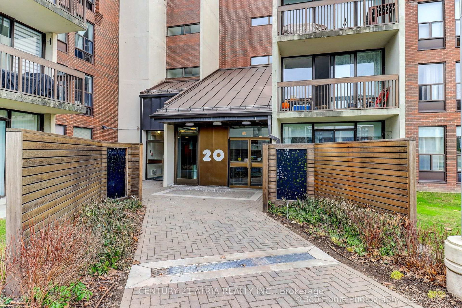 20-fashion-roseway-row-north-york-ontario-c12963248