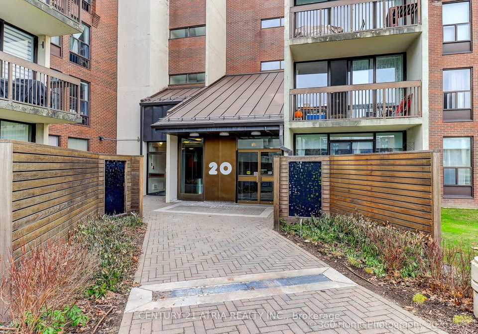 20-fashion-roseway-row-north-york-ontario-c12963248