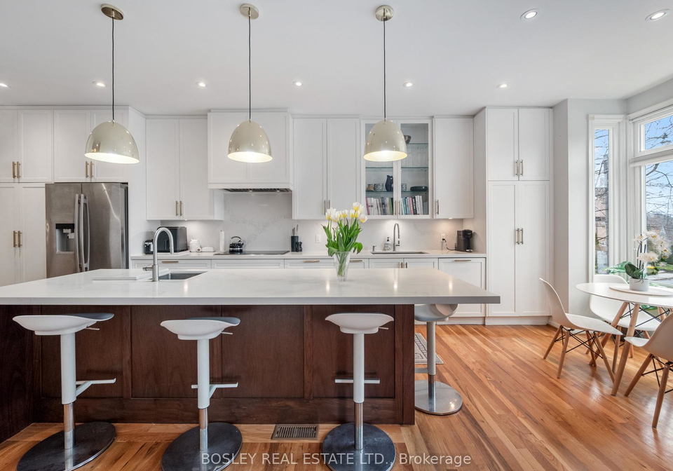 8-de-savery-crescent-toronto-ontario-c12963456