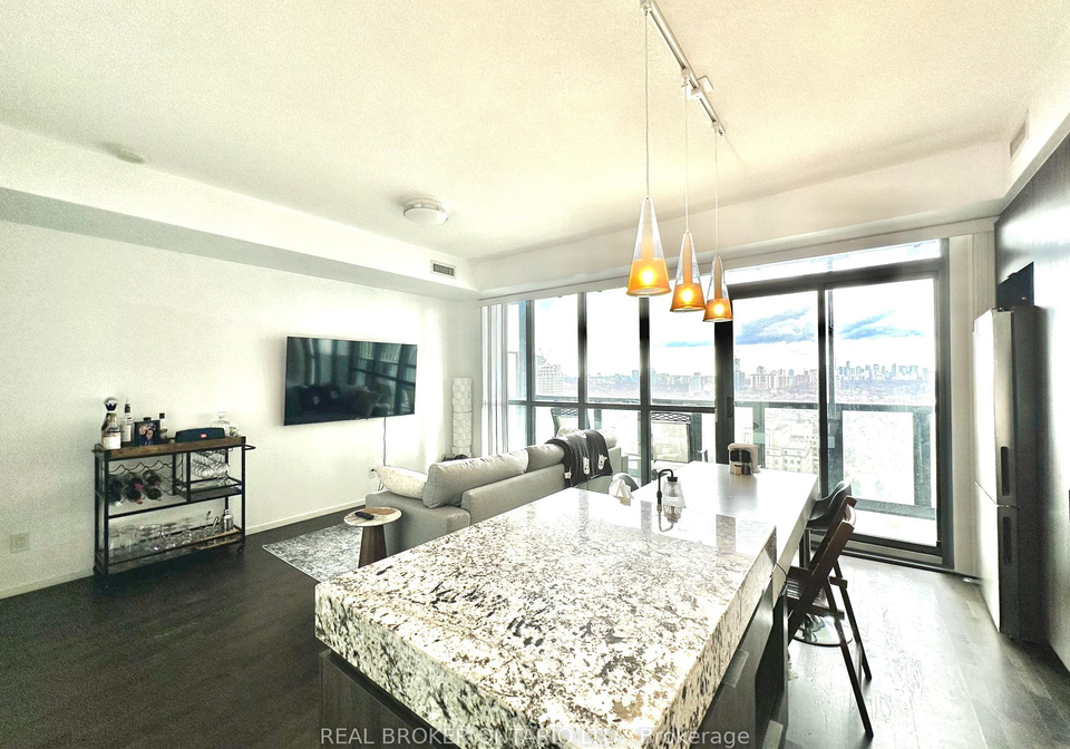 101-charles-street-e-toronto-ontario-c12963684