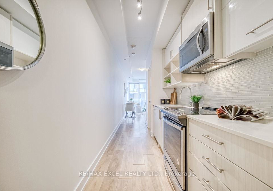 128-fairview-mall-drive-north-york-ontario-c12965234