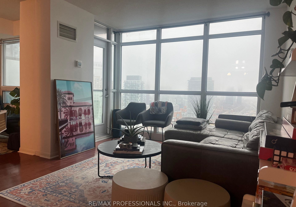 18-yonge-street-toronto-ontario-c12965376