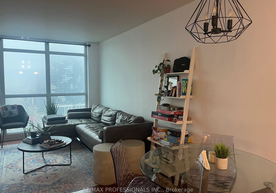 18-yonge-street-toronto-ontario-c12965376