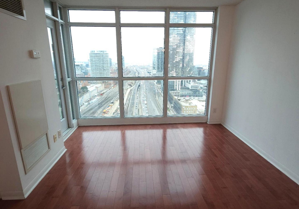 18-yonge-street-toronto-ontario-c12965376
