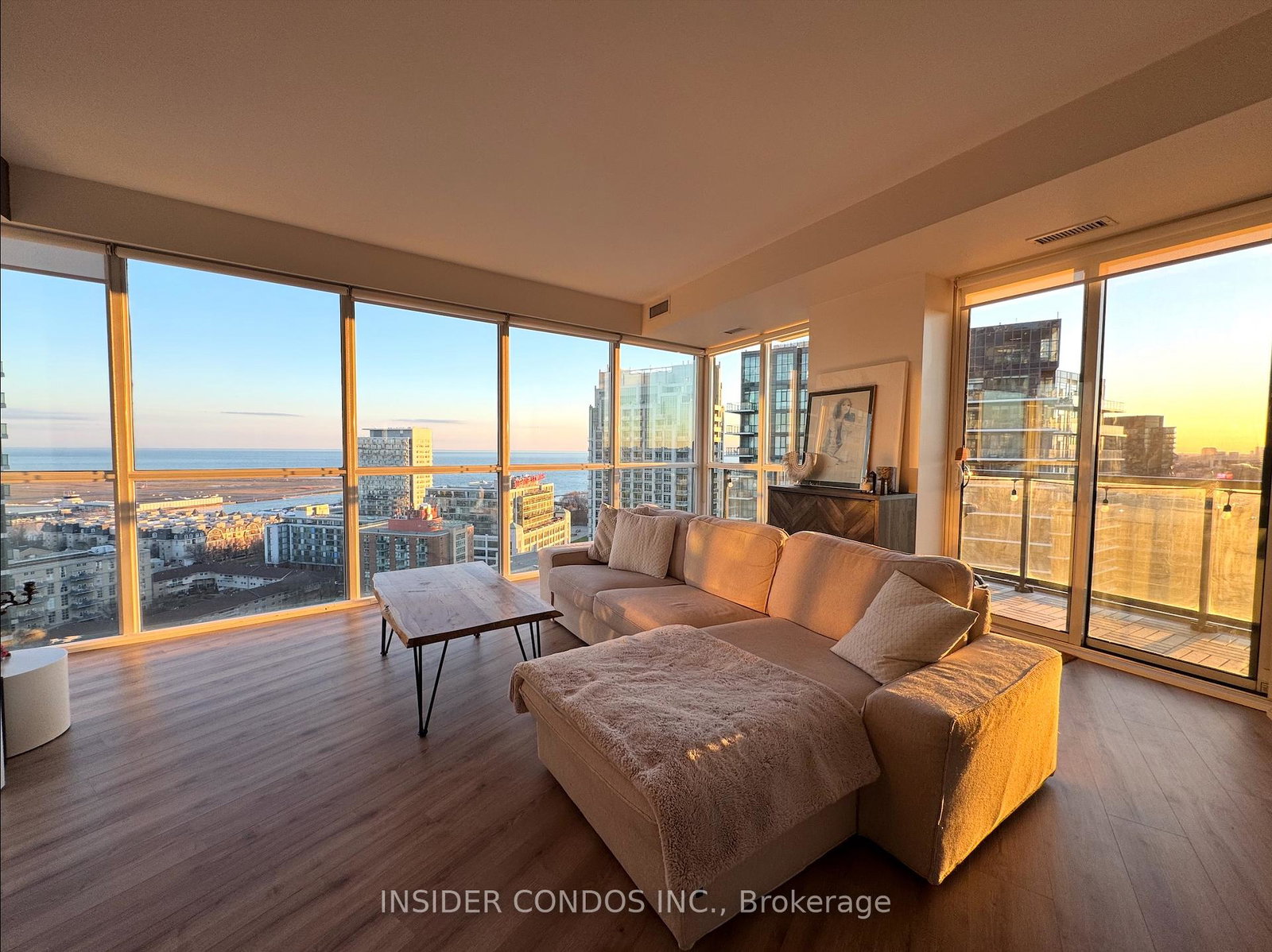 20-bruyeres-mews-toronto-ontario-c12965610