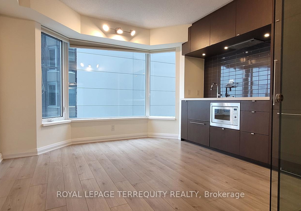 155-yorkville-avenue-toronto-ontario-c12966080