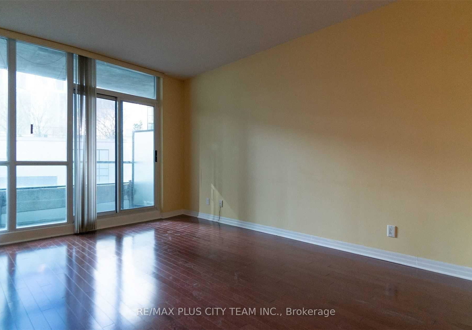 16-yonge-street-toronto-ontario-c12966196