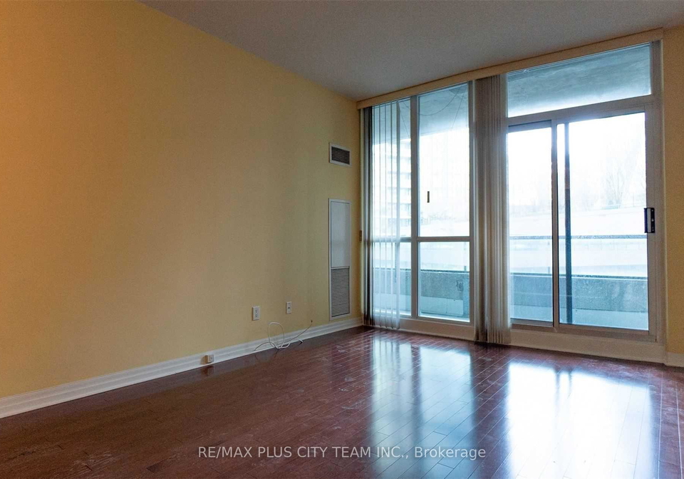 16-yonge-street-toronto-ontario-c12966196