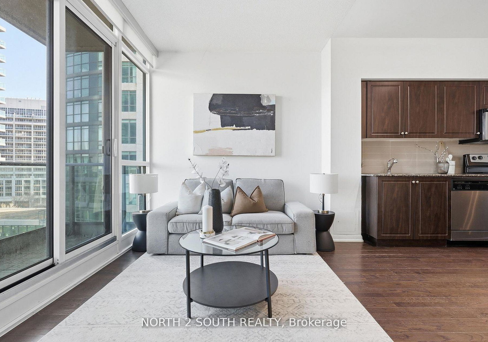 215-fort-york-boulevard-toronto-ontario-c12966982