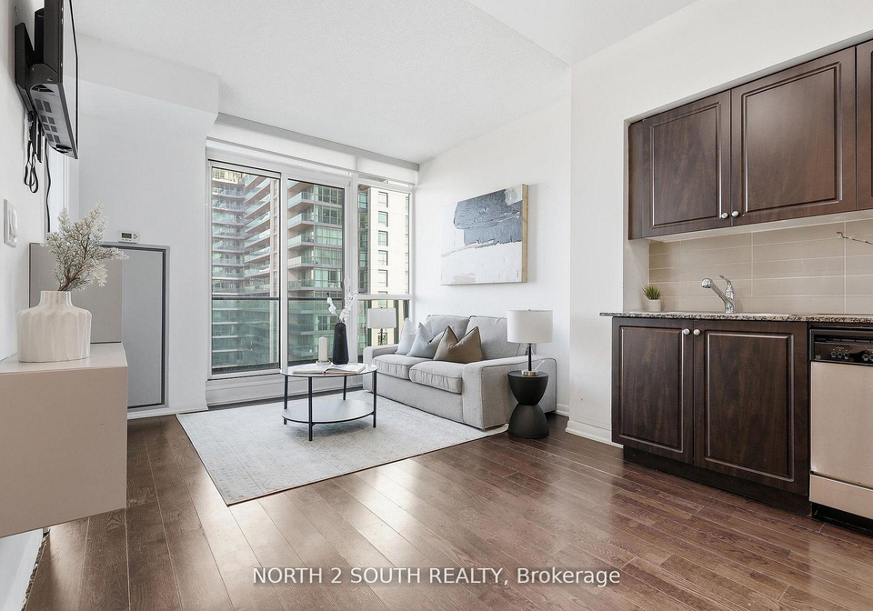 215-fort-york-boulevard-toronto-ontario-c12966982