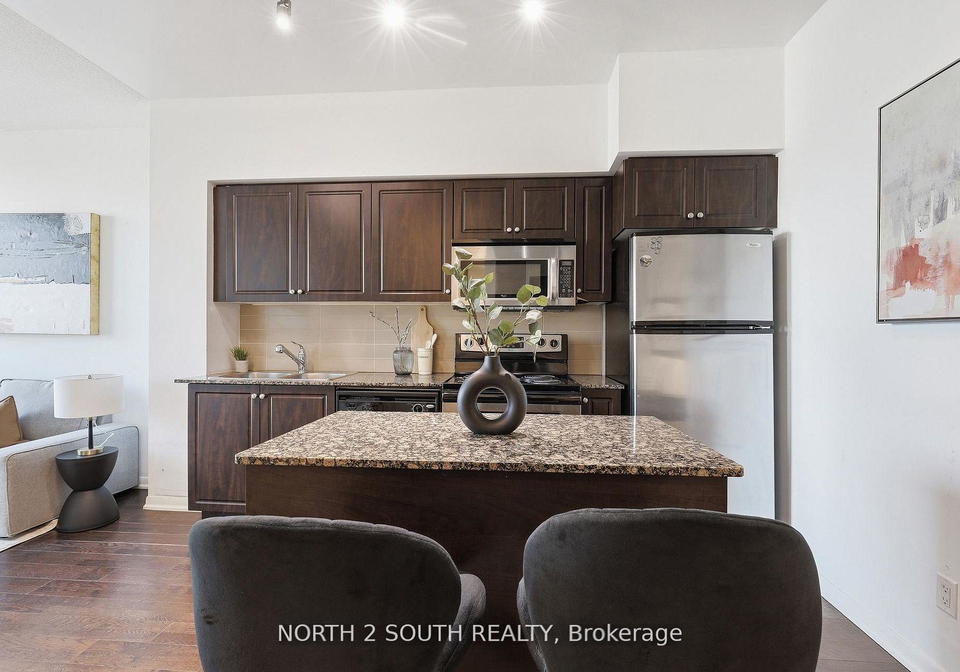 215-fort-york-boulevard-toronto-ontario-c12966982