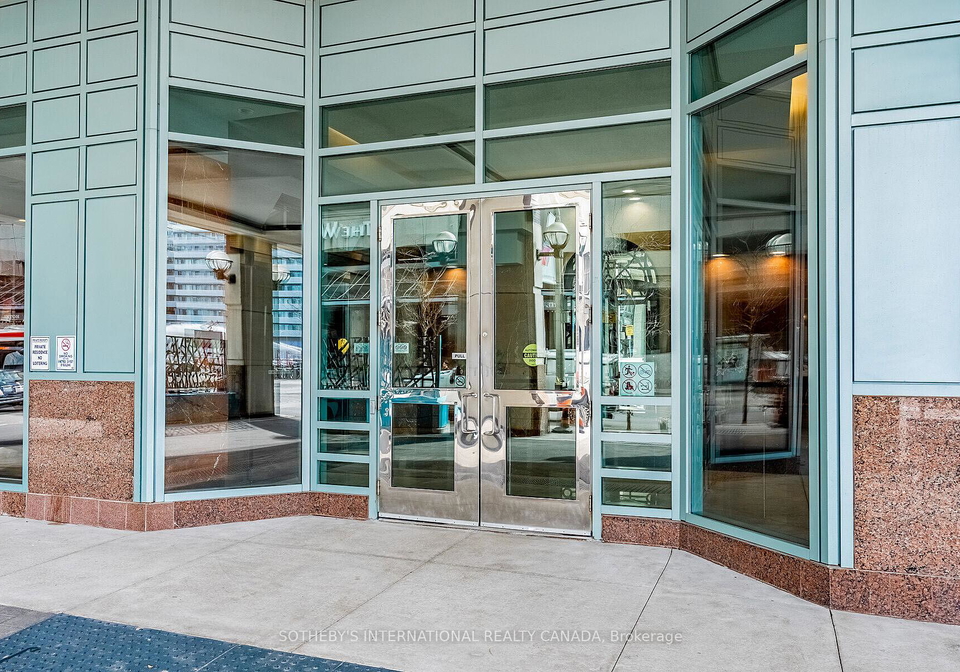 10-queens-quay-w-toronto-ontario-c12967640