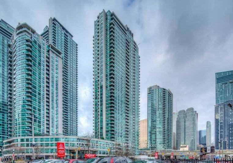 16-yonge-street-toronto-ontario-c12967734