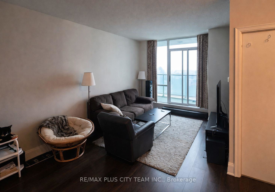 16-yonge-street-toronto-ontario-c12967734