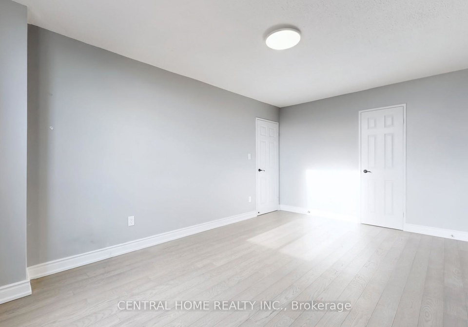 5-shady-golfway-east-york-ontario-c12968420