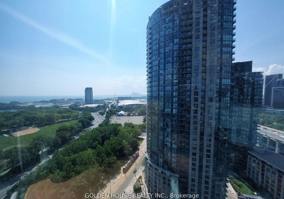 215-fort-york-boulevard-toronto-ontario-c12968540