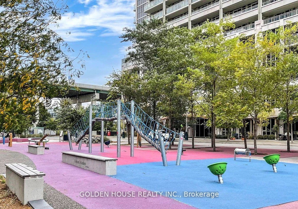 215-fort-york-boulevard-toronto-ontario-c12968540