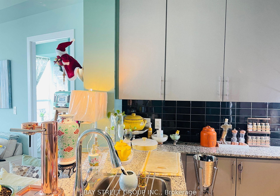60-berwick-avenue-toronto-ontario-c12968668