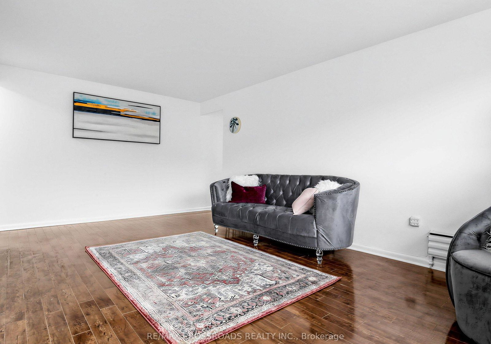 8-kingsbridge-court-toronto-ontario-c12968712