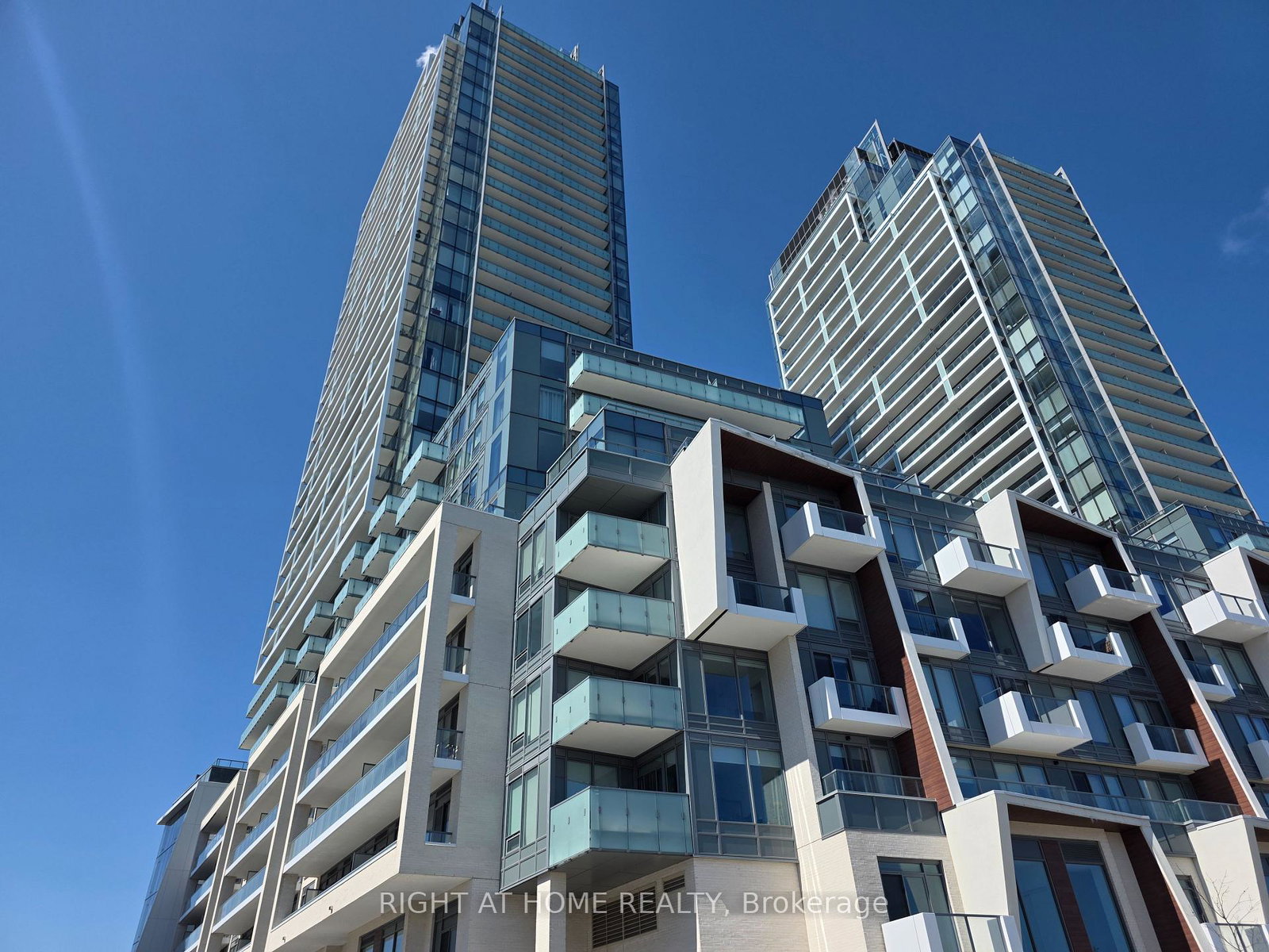 8-olympic-gdn-drive-e-north-york-ontario-c12969698