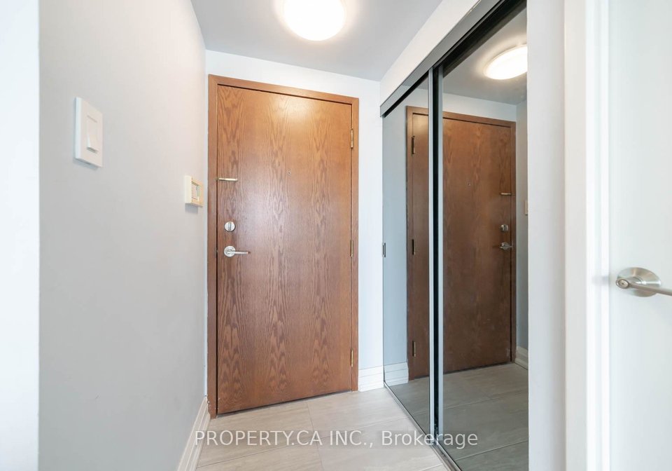 10-yonge-street-toronto-ontario-c12970160