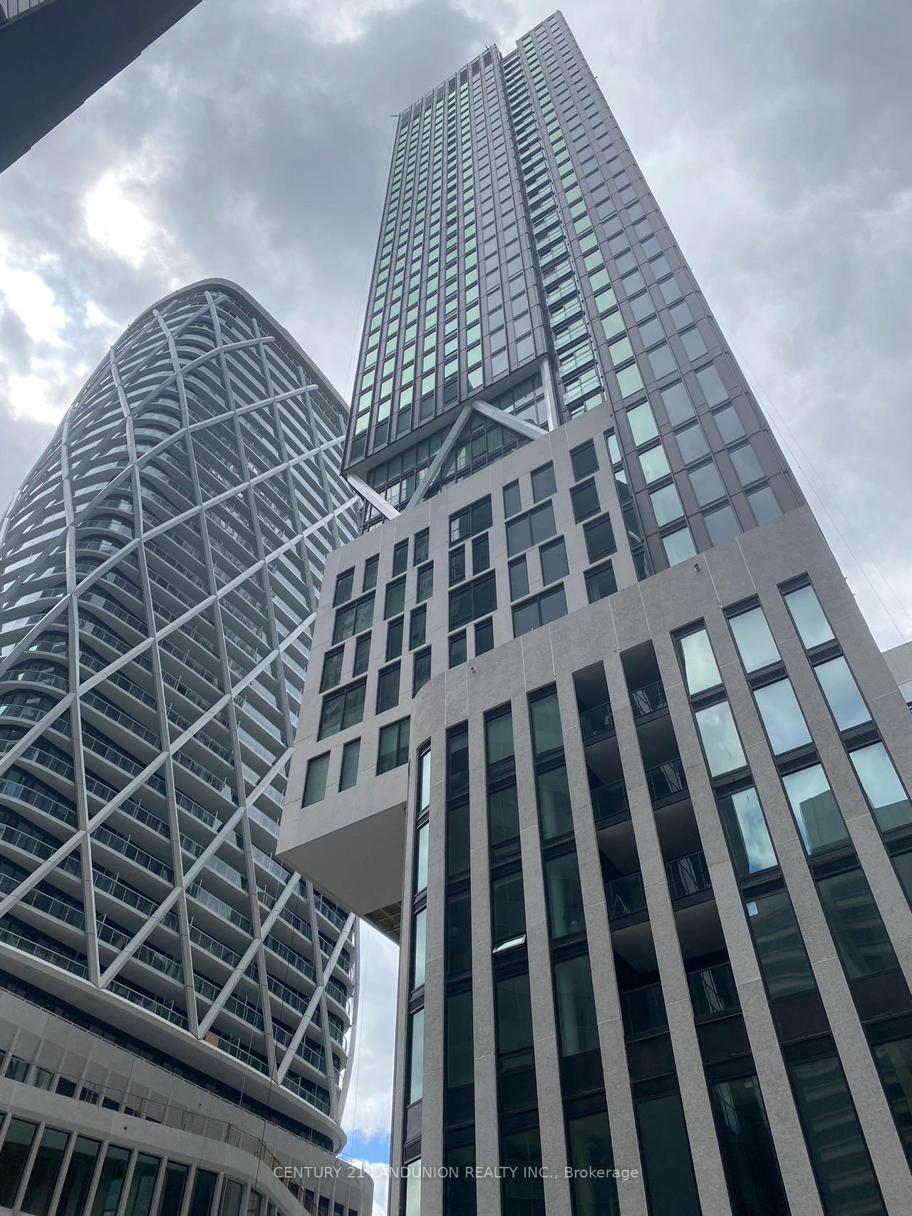 230-simcoe-street-toronto-ontario-c12970202