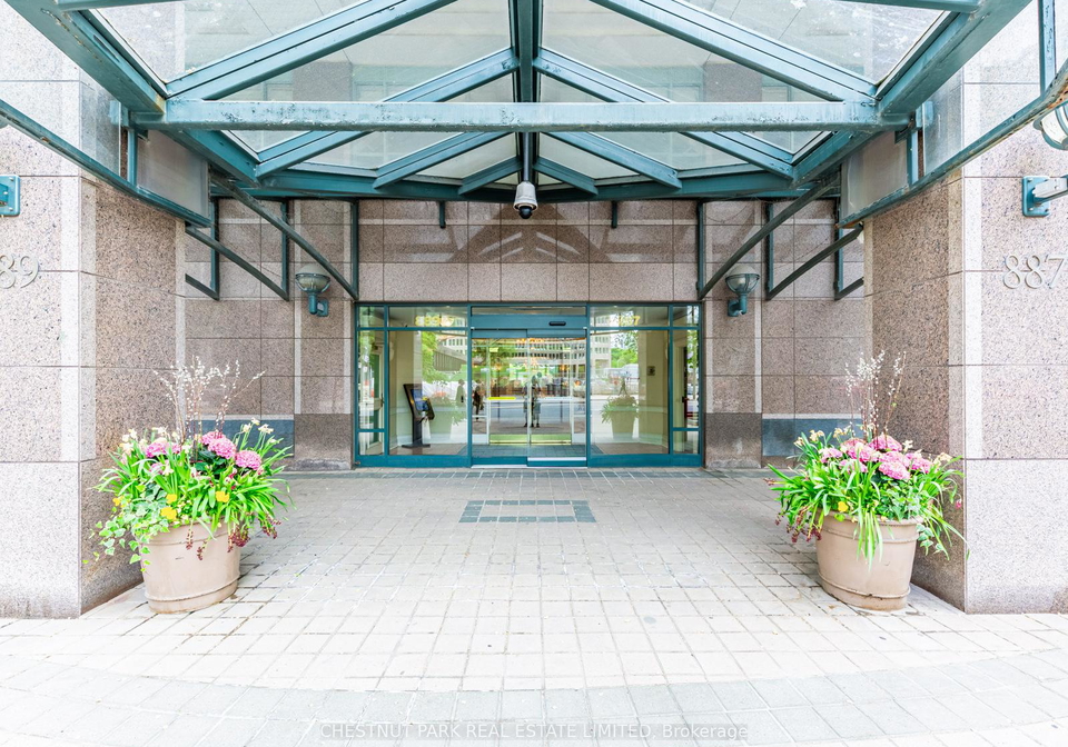 889-bay-street-toronto-ontario-c12970908