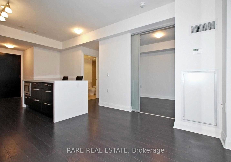 1080-bay-street-toronto-ontario-c12971400