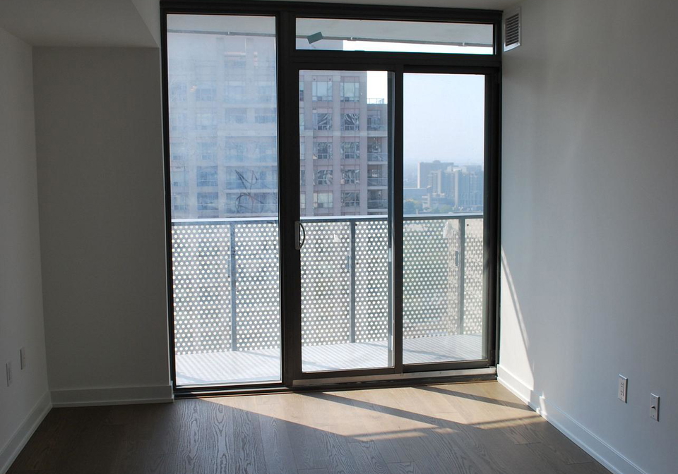11-wellesley-street-w-toronto-ontario-c12971812