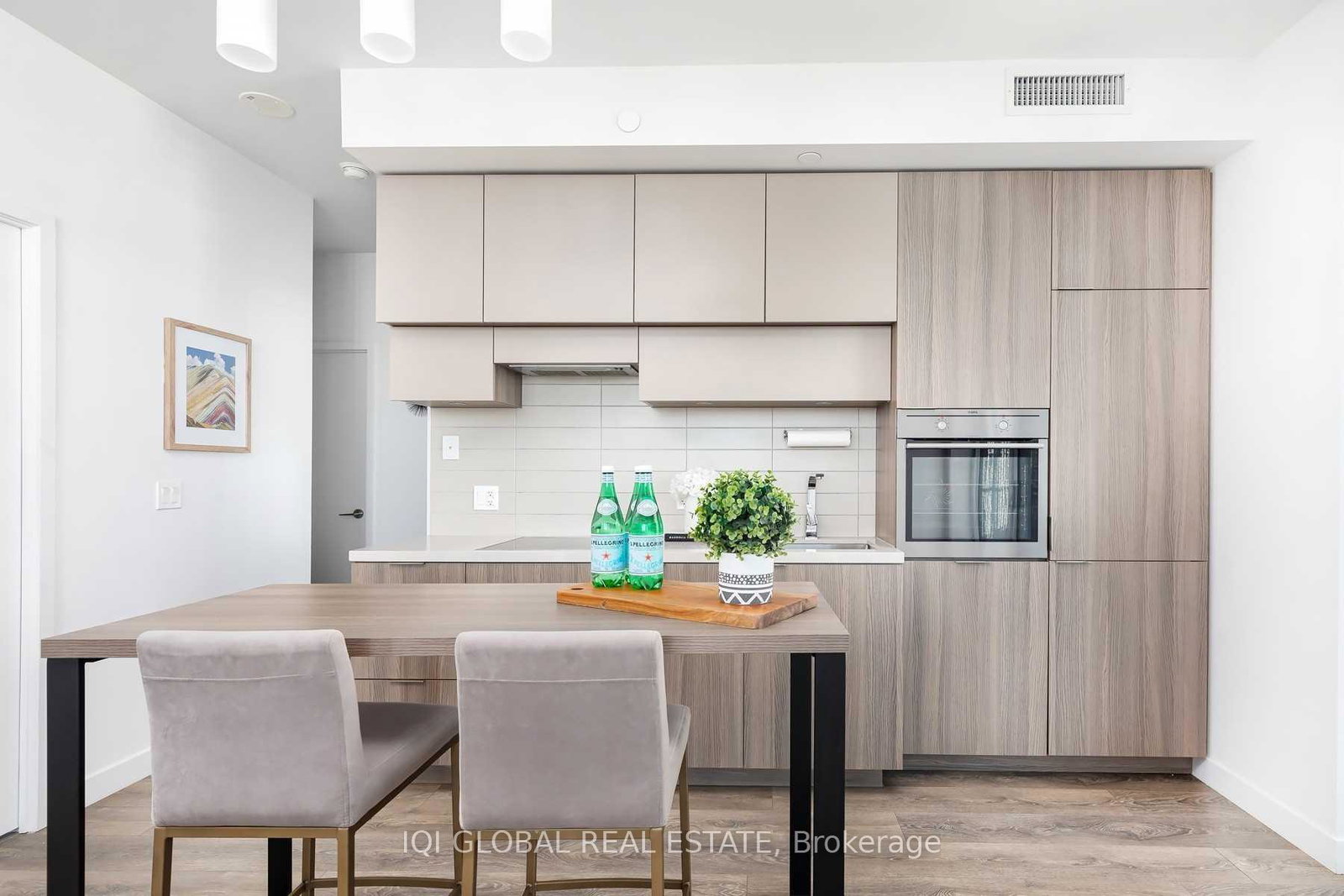 8-eglinton-avenue-e-toronto-ontario-c12971864