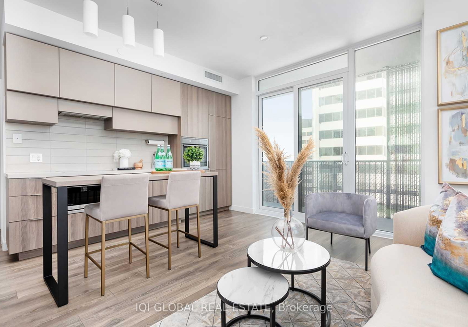 8-eglinton-avenue-e-toronto-ontario-c12971864