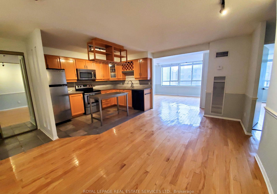 633-bay-street-toronto-ontario-c12972432