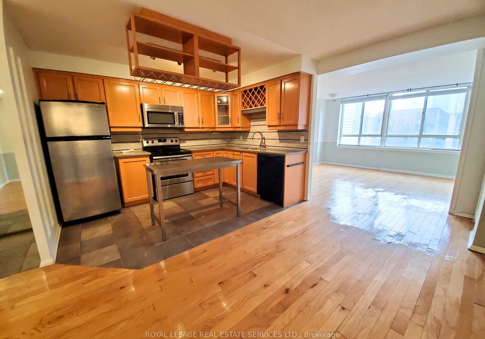 633-bay-street-toronto-ontario-c12972432
