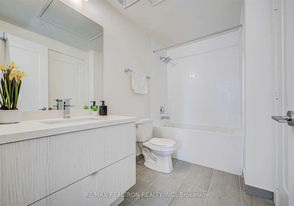 300-richmond-street-w-toronto-ontario-c12973352