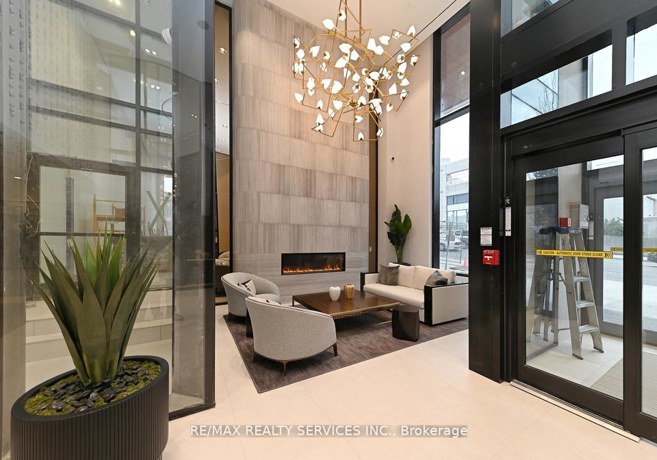 2020-bathrust-st-street-e-toronto-ontario-c12973762