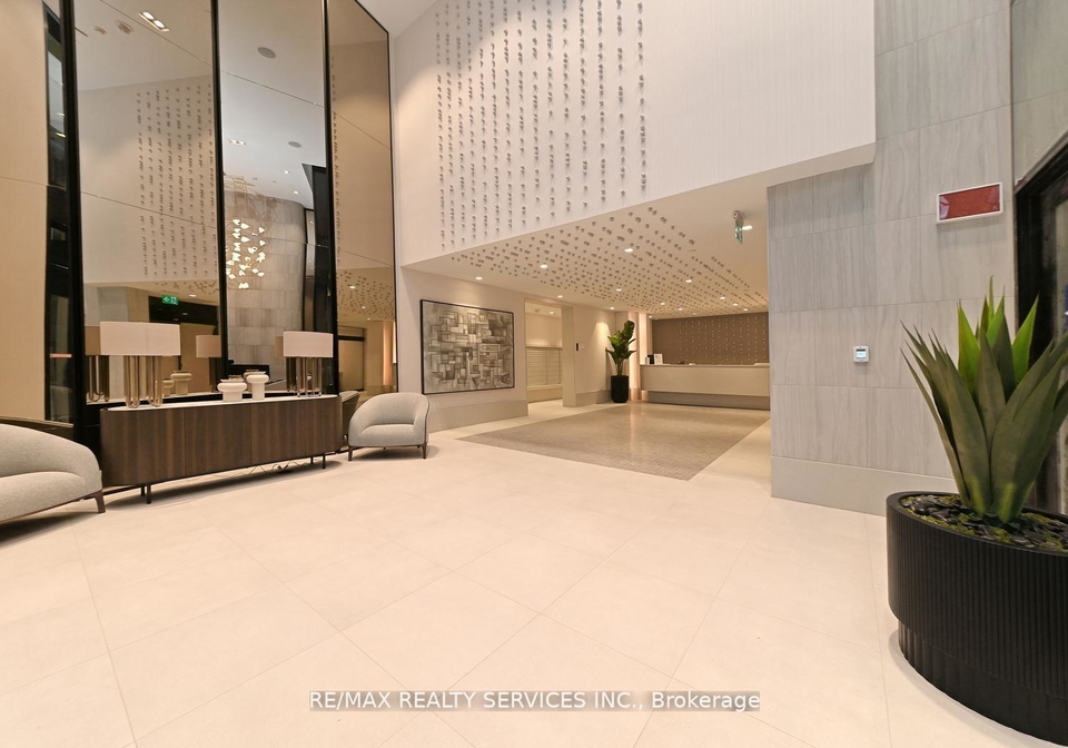 2020-bathrust-st-street-e-toronto-ontario-c12973762