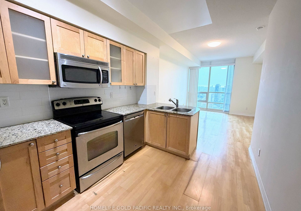 761-bay-street-toronto-ontario-c12973928