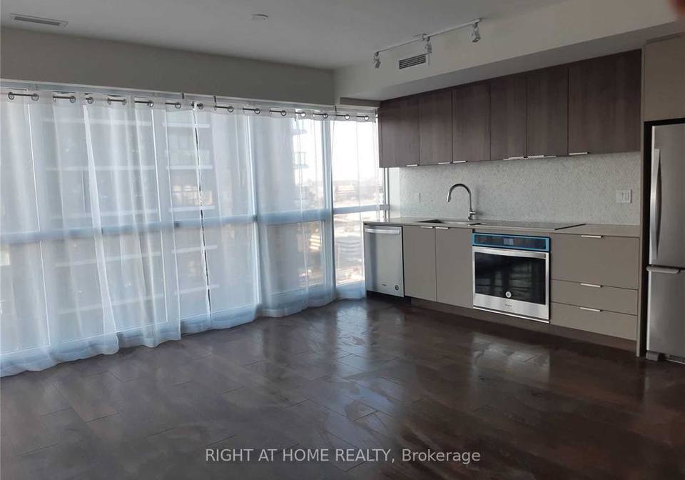 2-sonic-way-east-york-ontario-c12974154