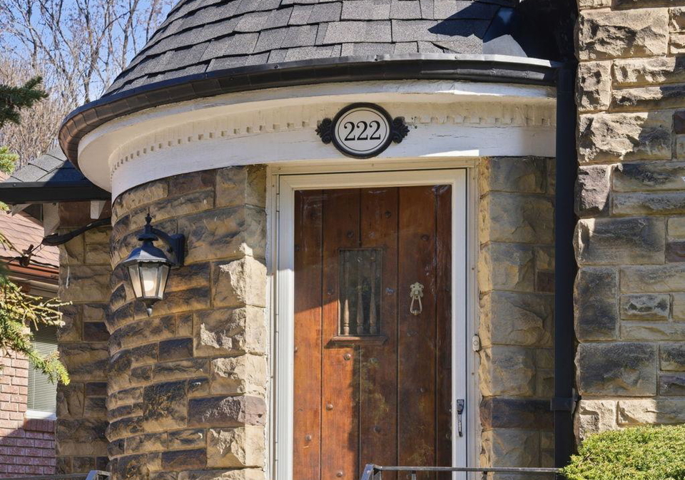 222-chaplin-crescent-toronto-ontario-c12976256