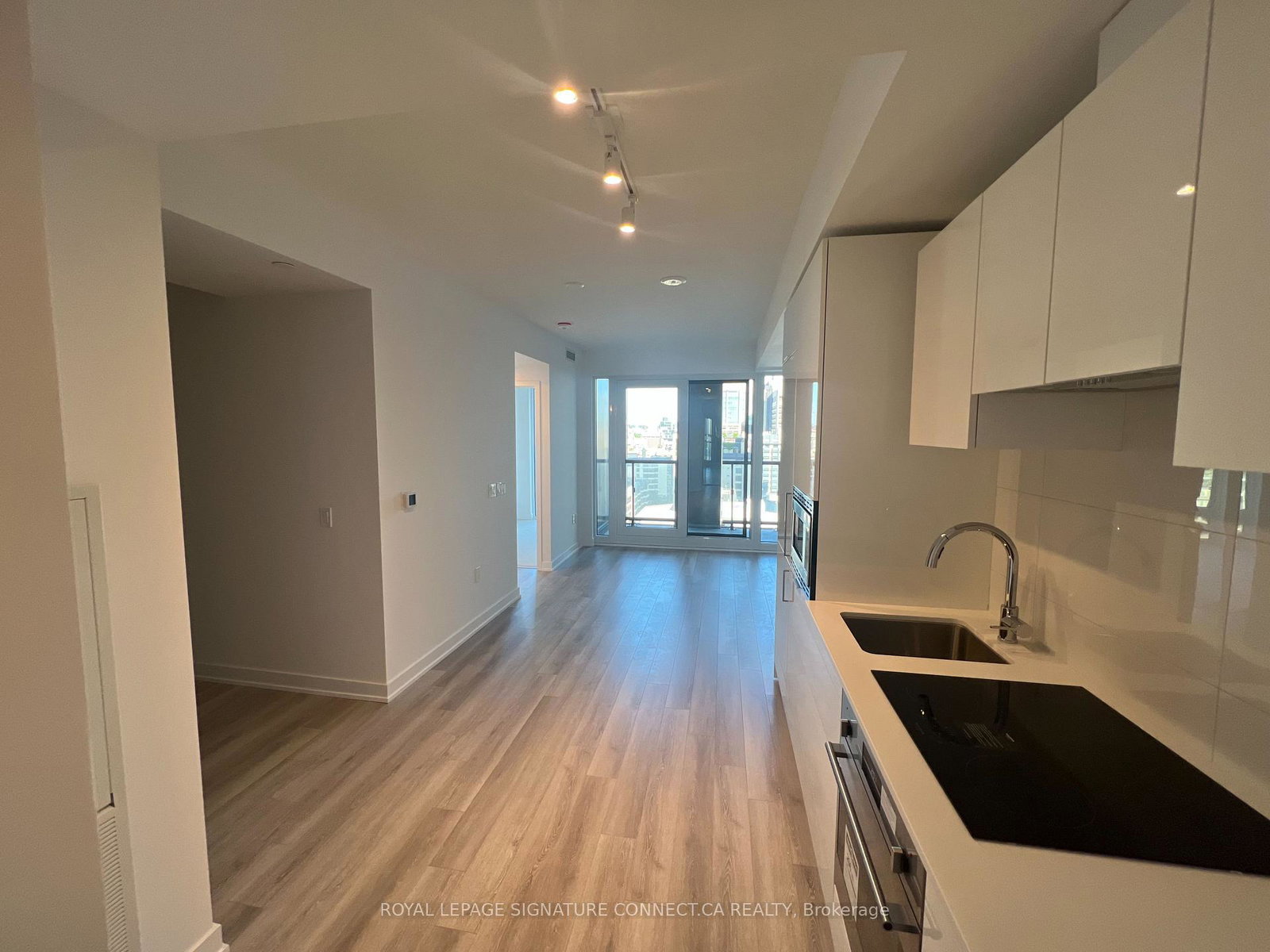 238-simcoe-street-toronto-ontario-c12976680