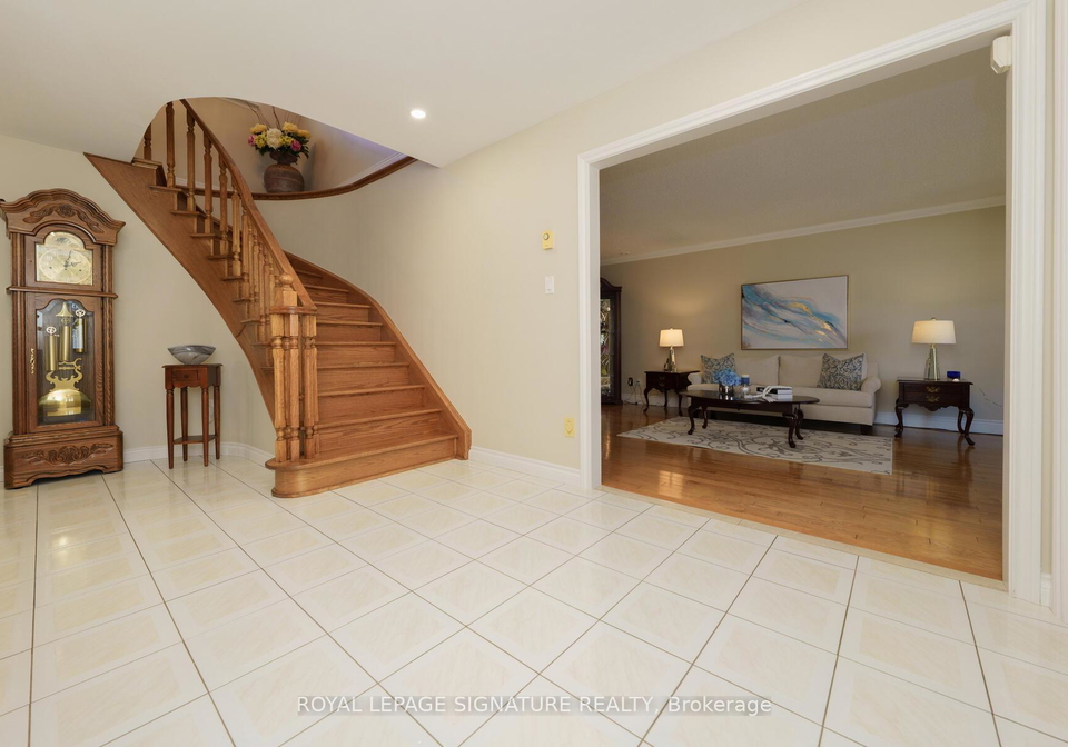61-barrydale-crescent-north-york-ontario-c12978598