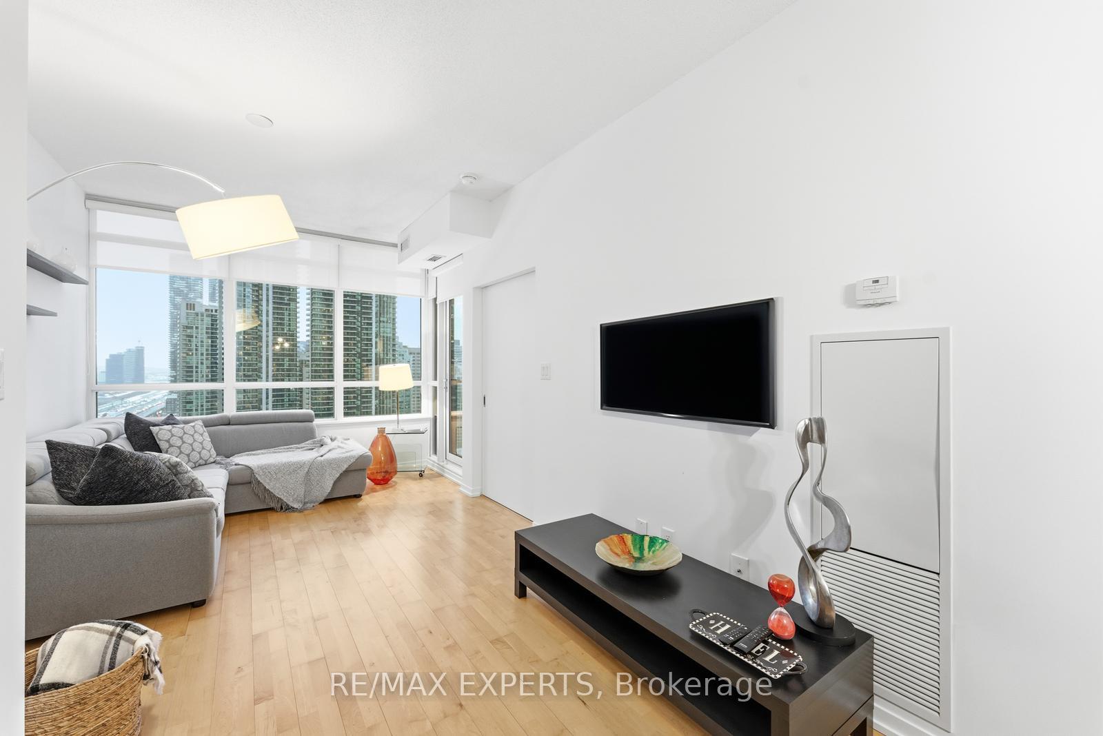 55-bremner-boulevard-toronto-ontario-c12979358