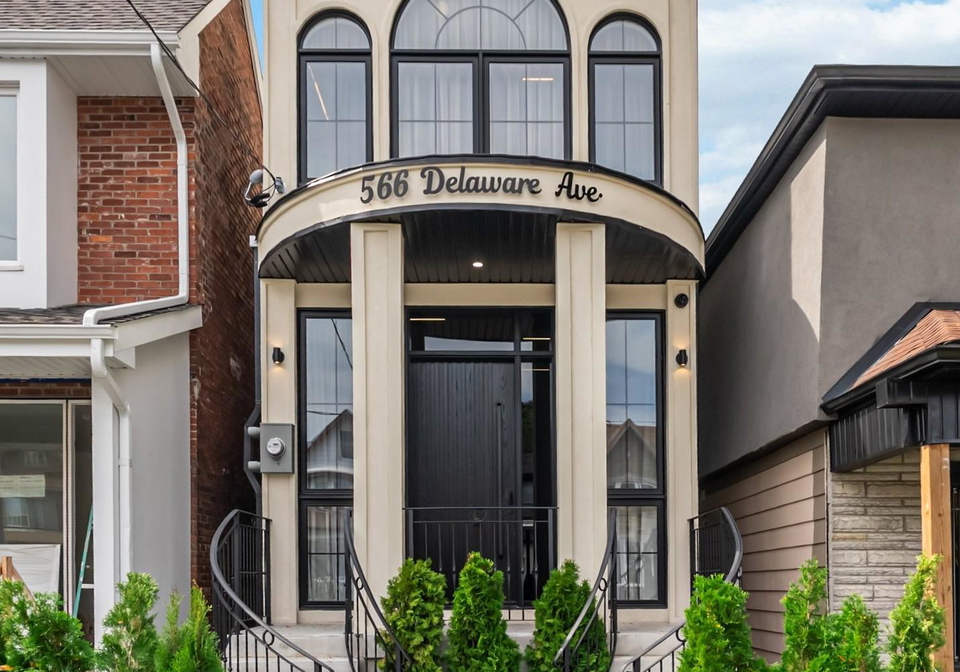 566-delaware-avenue-n-toronto-ontario-c12979504