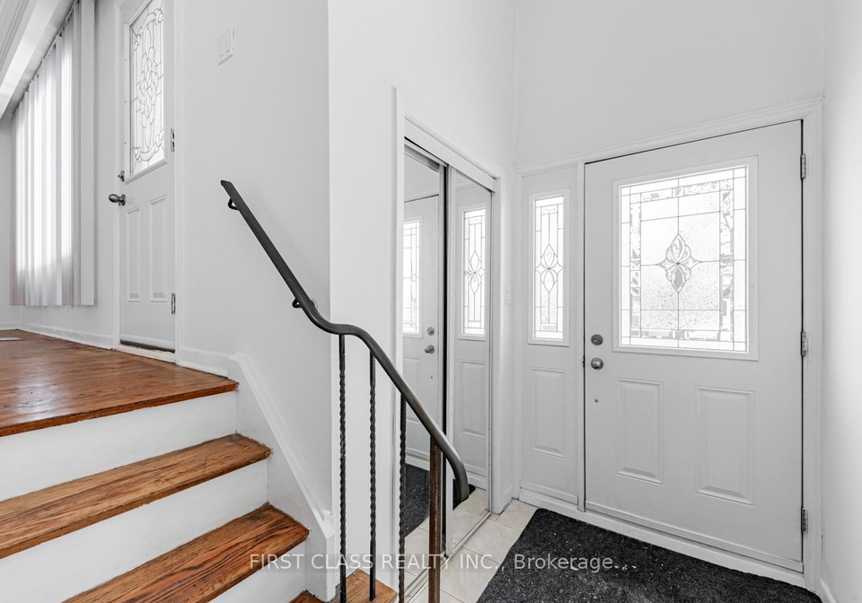 211-shawnee-circle-north-york-ontario-c12979840