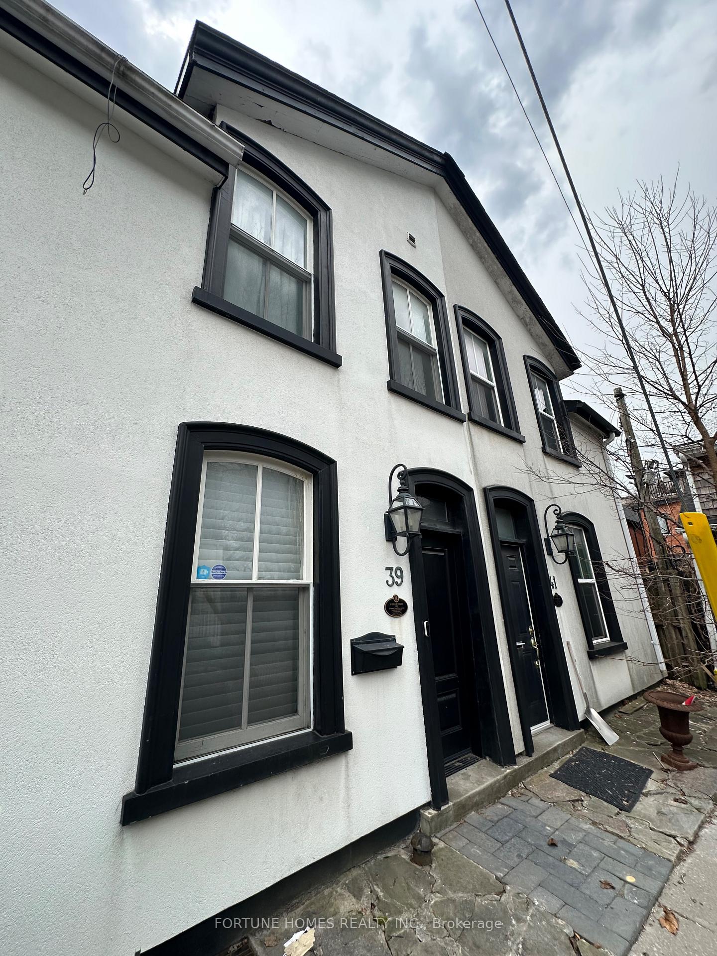 39-bishop-street-toronto-ontario-c12980460