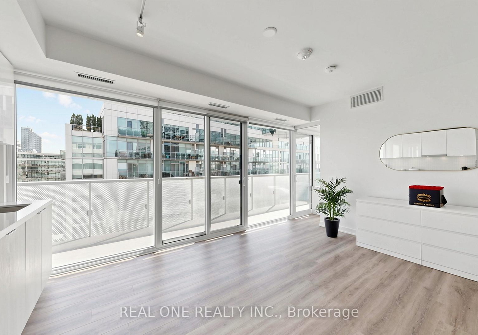 15-queens-quay-e-toronto-ontario-c12980570