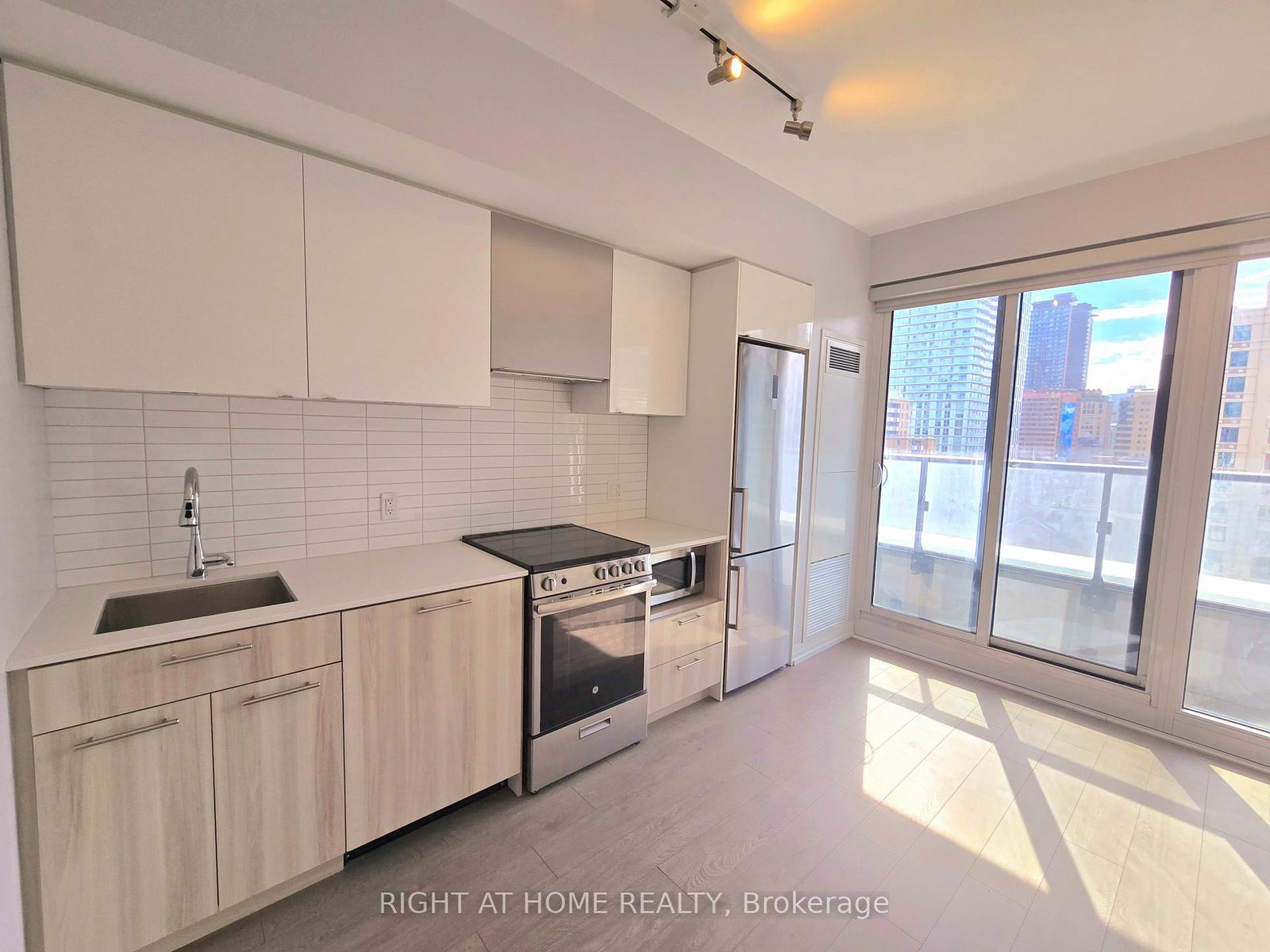 251-jarvis-street-toronto-ontario-c12980642