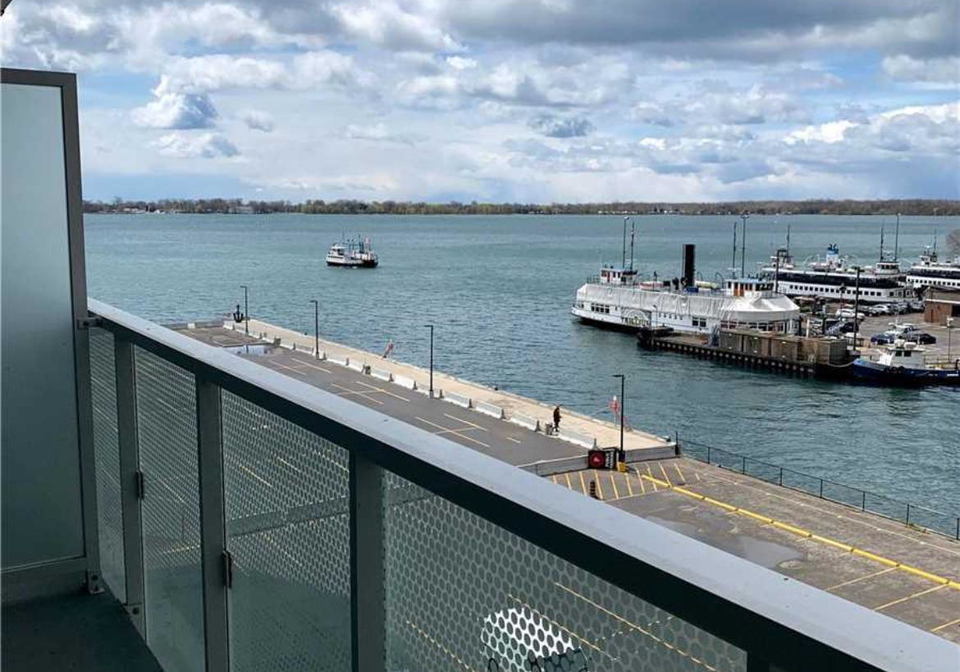 15-queens-quay-e-toronto-ontario-c12980680